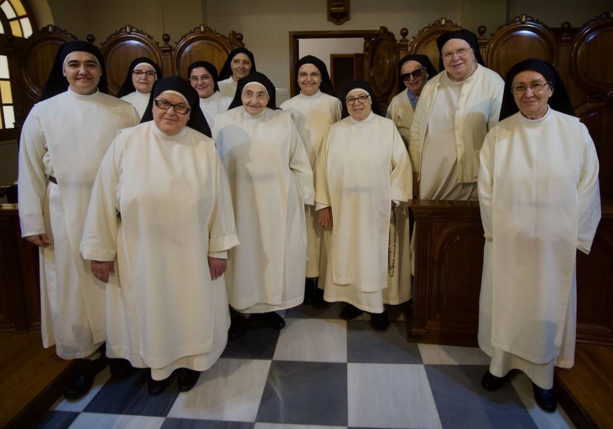 La monjas dominicas de clausura del Monasterio de la Santísima Trinidad de Orihuela posan para ABC