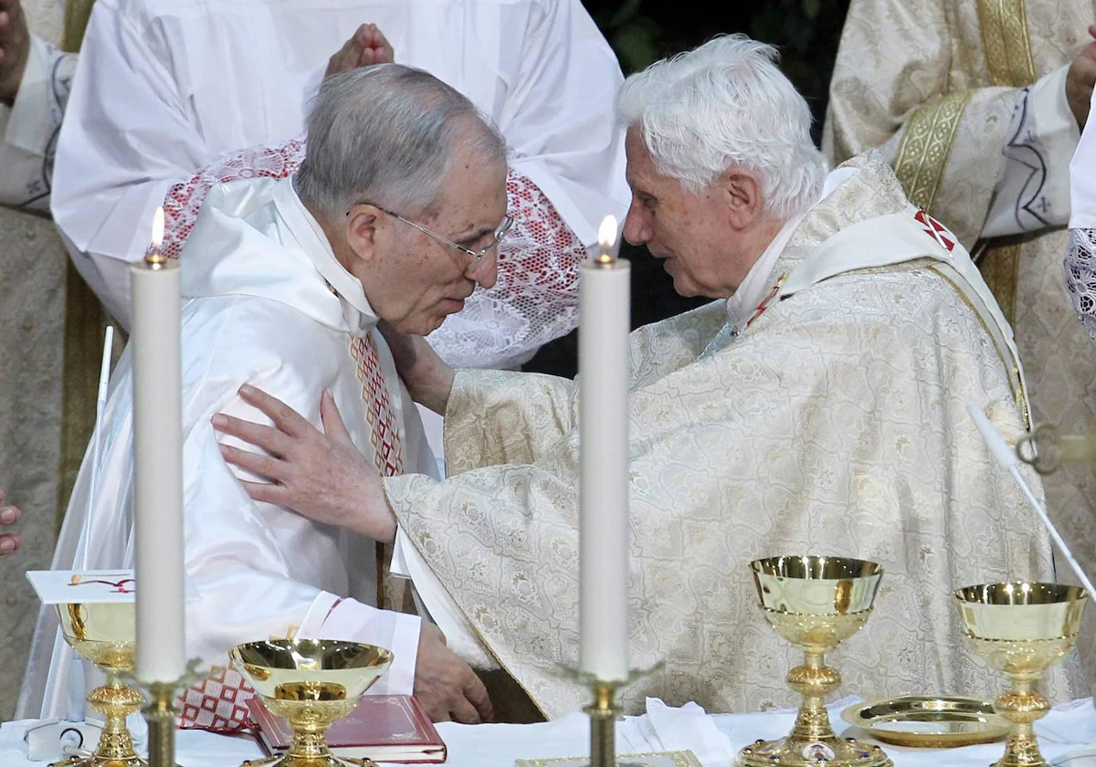 Benedicto XVI junto al cardenal Antonio María Rouco Varela, en 2011