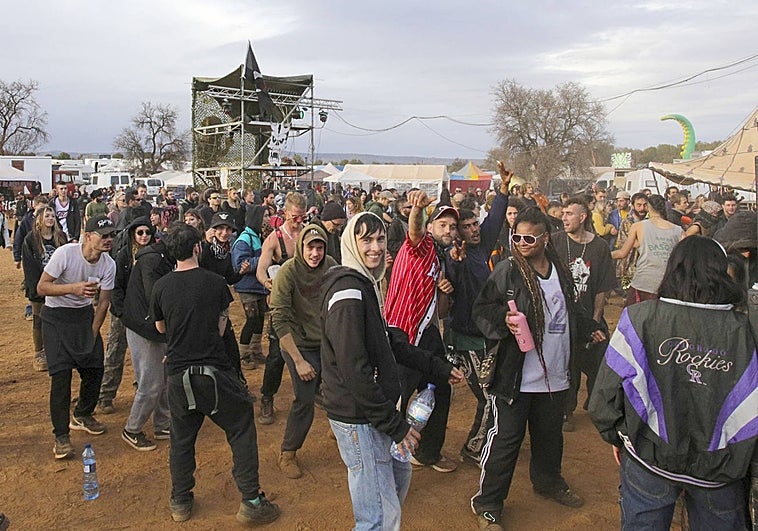 Cuatro días y más de 5.000 personas en una 'rave' ilegal de un pueblo andaluz: «Es desesperante»