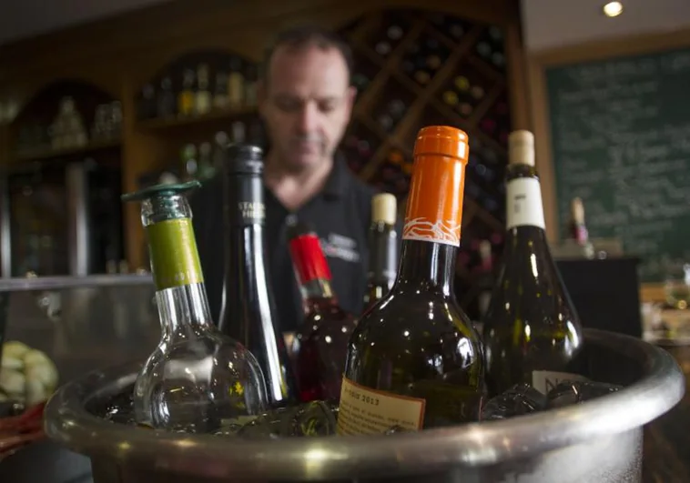 Italia se rebela contra la UE por las etiquetas sobre  cáncer en el vino: «Es completamente impropio»