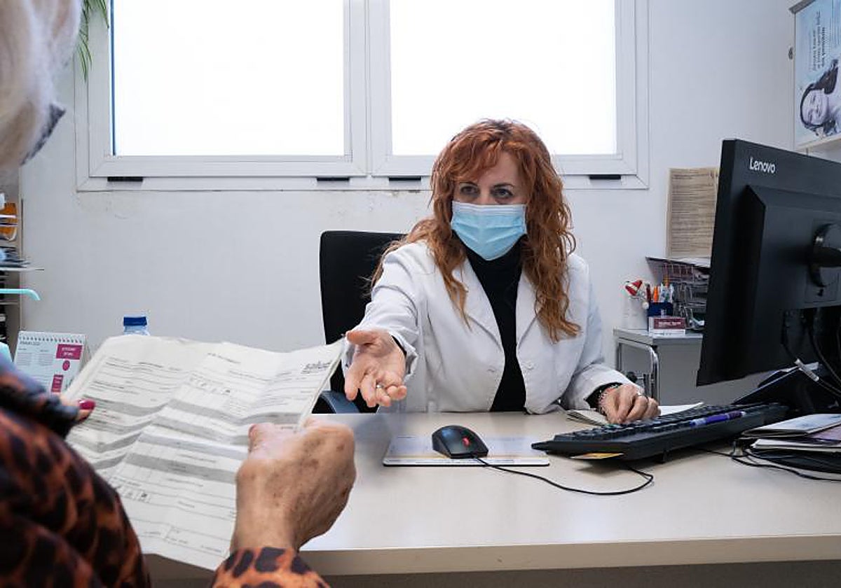 La doctora Pilar Gonzálvo, que ejerce en Zaragoza, asistió en las navidades de 2021 a 114 pacientes en 12 horas