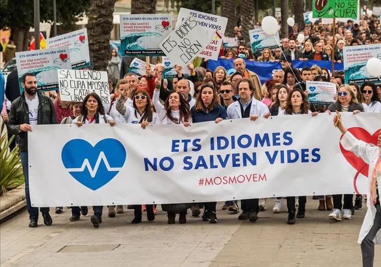 Baleares reconoce que el catalán es una traba para encontrar sanitarios