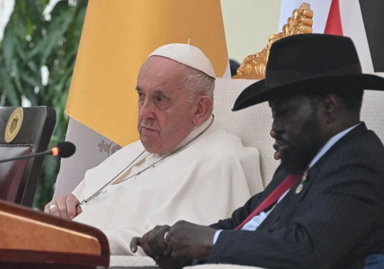 El Papa aterriza en Sudán del Sur: «Basta ya. Que el país no se convierta en un cementerio»