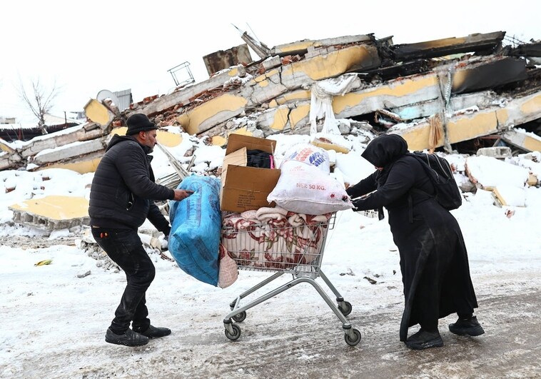 Colchones, mantas o dinero en efectivo son las principales necesidades de los afectados por el terremoto en Turquía y Siria