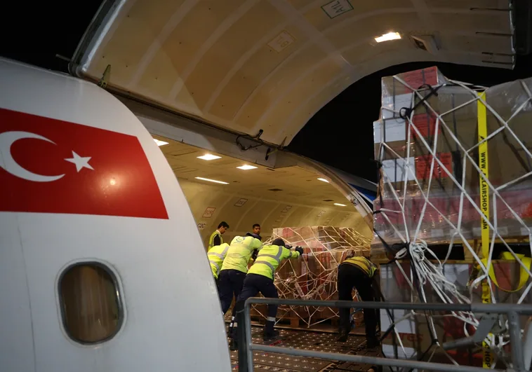 Inditex dona 3 millones de euros y 500.000 abrigos a los afectados por el terremoto de Turquía