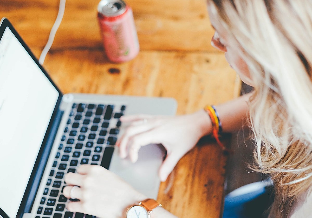 Foto de archivo de una estudiante