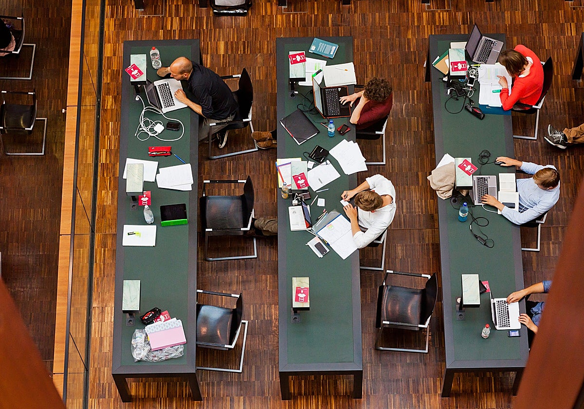 Estudiantes en la universidad