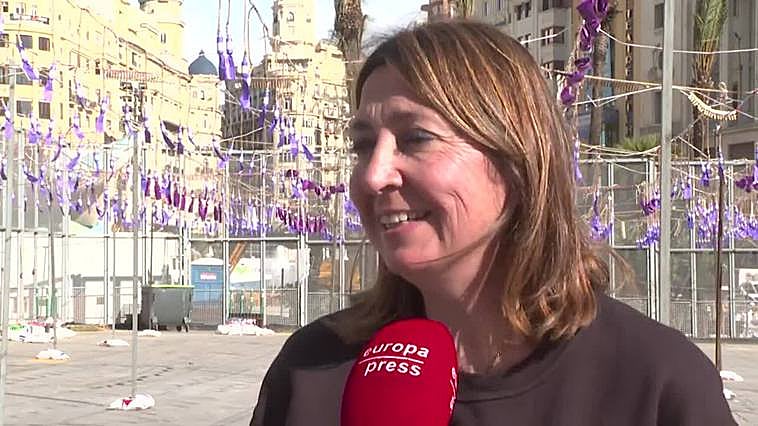 FX Caballer dispara una 'mascletà' para "todas las mujeres" dominada por el color morado