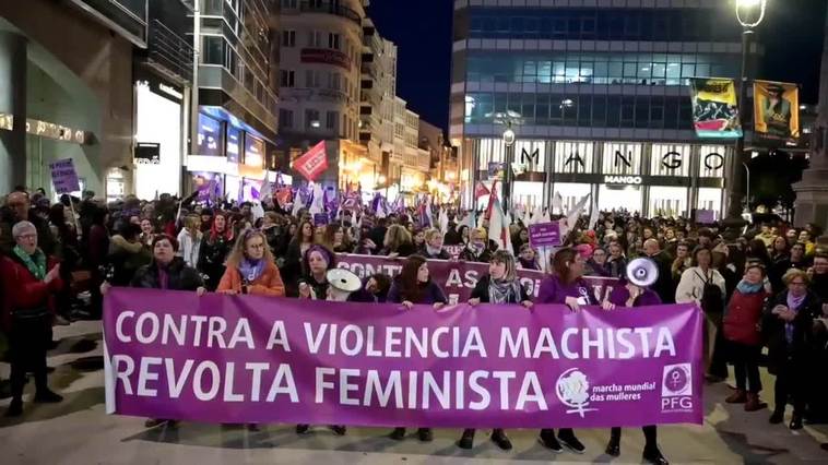 Feministas llenan las calles de A Coruña por el 8M