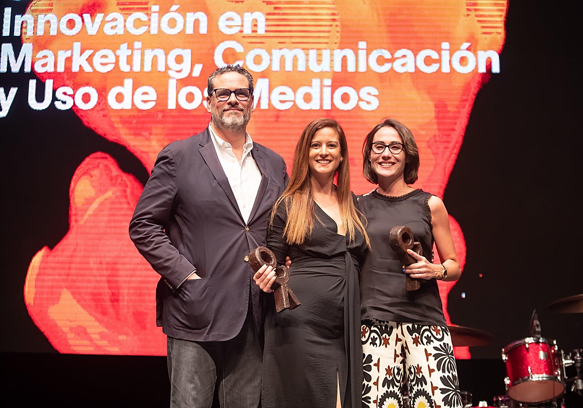 El director general de CM Vocento, Rafael Martínez de Vega, entregó el Gran Premio Genio Innovación