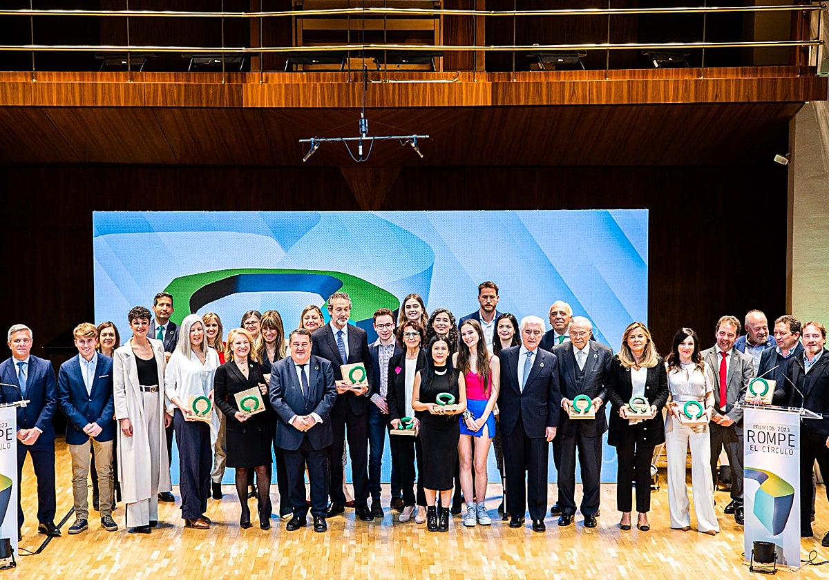 Foto de familia en la entrega de premios
