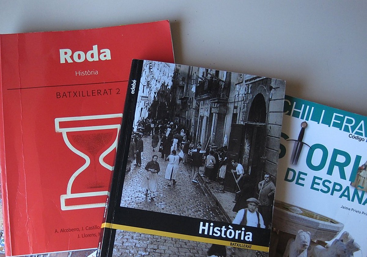 Algunos de los manuales analizados por el sindicato AMES en su informe sobre adoctrinamiento