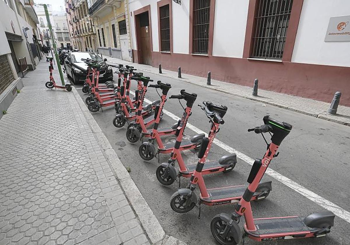 Imagen de archivo de un servicio de patinetes en Sevilla