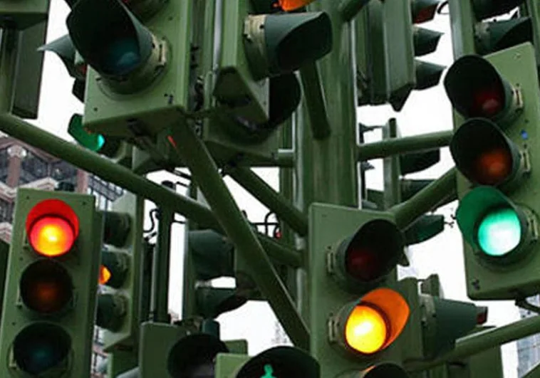 Los semáforos de cuatro colores pueden llegar a Europa y esto es lo que significa la nueva luz