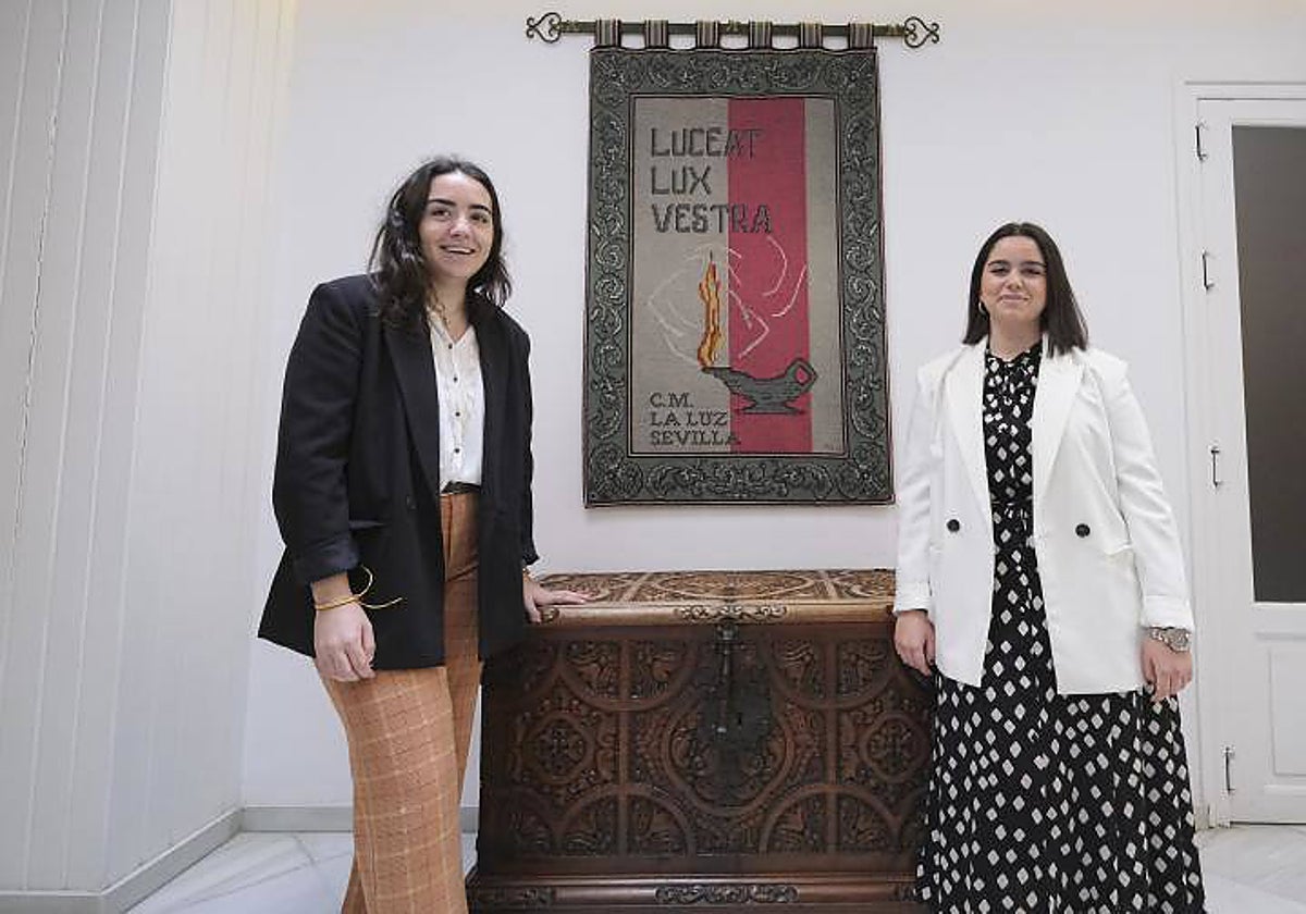 Lola e Isabel, alumnas del colegio mayor La Luz de Sevilla