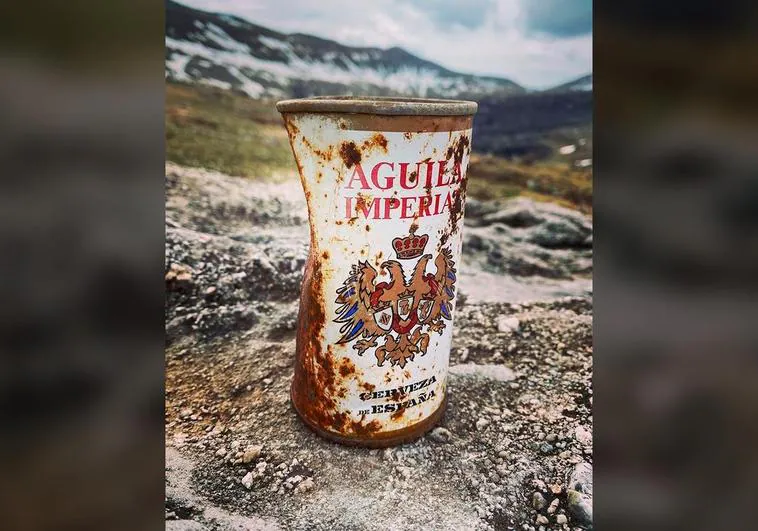 La denuncia de un naturalista al encontrar una lata de hace 50 años en los Pirineos: «Trata de no ser recordado como un cerdo»