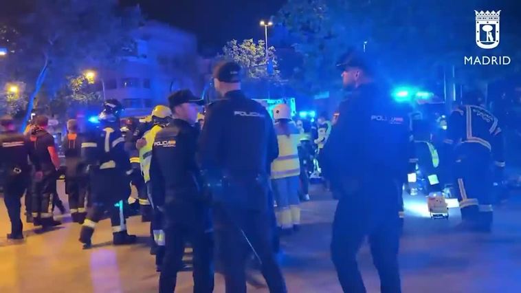 Dos fallecidos y diez heridos en un incendio en un restaurante en Manuel Becerra (Madrid)