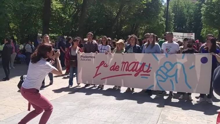 Cientos de personas se manifiestan en Oviedo por el 1 de mayo