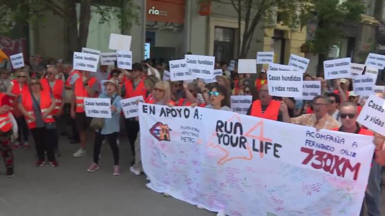 Afectados por la línea 7B de Metro protestan contra Ayuso
