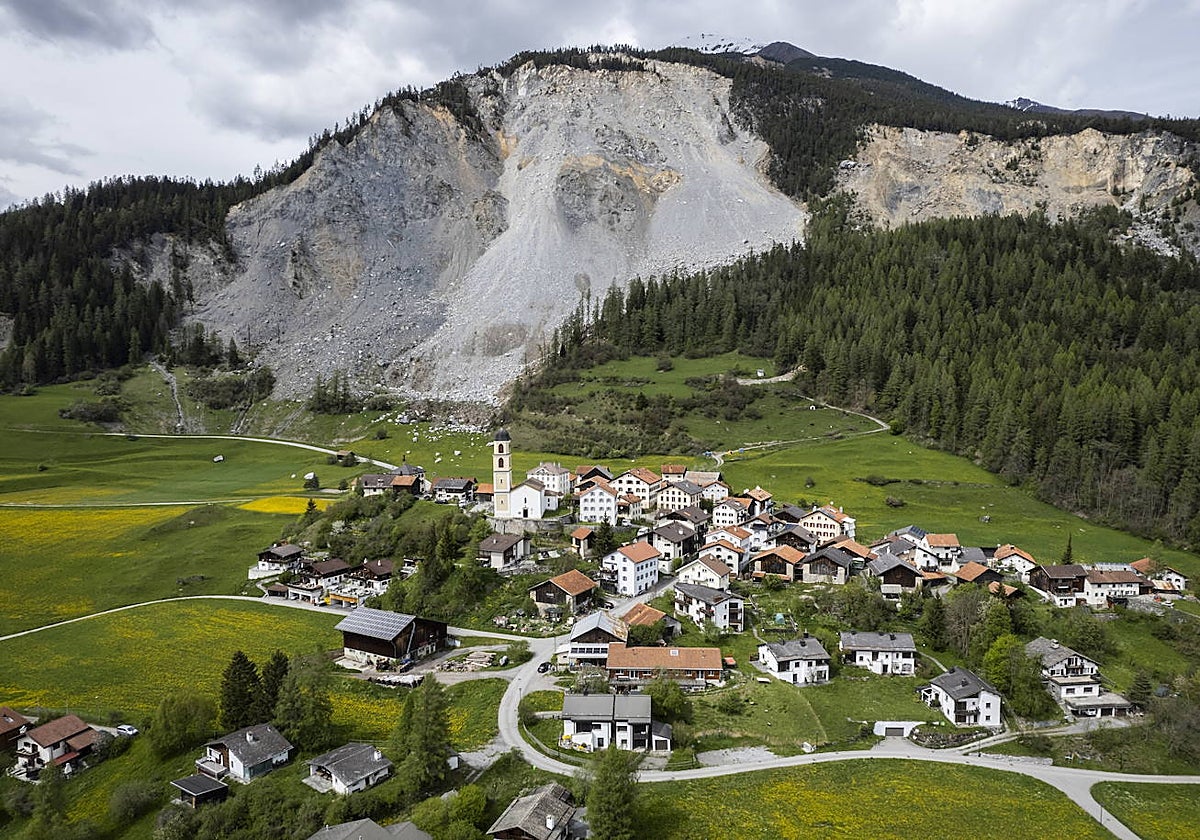 Vista de la localidad de Brienz a pocas horas de su desalojo