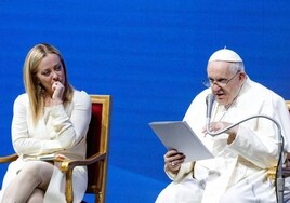 El Papa denuncia que las mujeres sean «obligadas a elegir entre la carrera profesional y la maternidad»