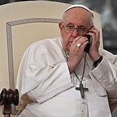 ¿Debe el Papa coger el teléfono durante una audiencia?