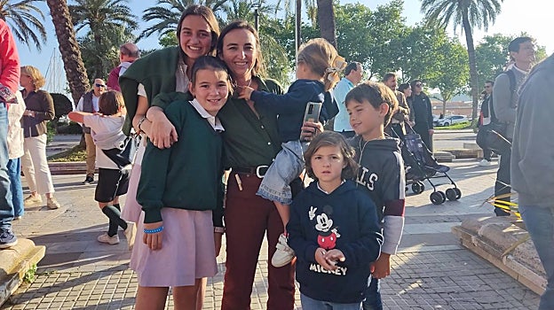 Blanca de Ugarte junto a sus hijos