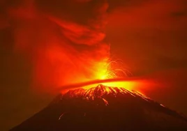 La expulsión de ceniza del volcán más peligroso del mundo mantiene a México en vilo