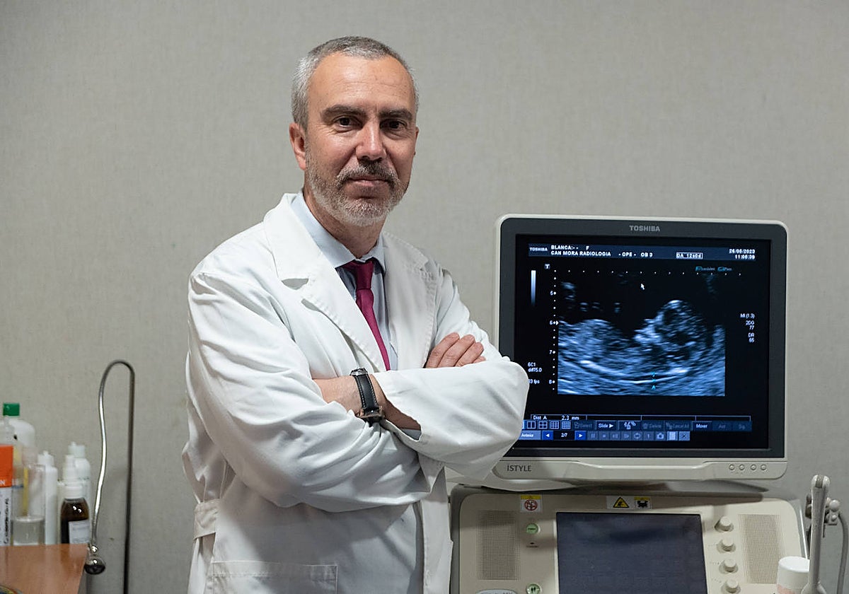 El doctor Juan Acosta, ginecólogo objetor al aborto