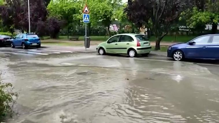 La lluvia en Madrid provoca alteraciones en Barajas, líneas de Metro y obliga a cerrar la A-2