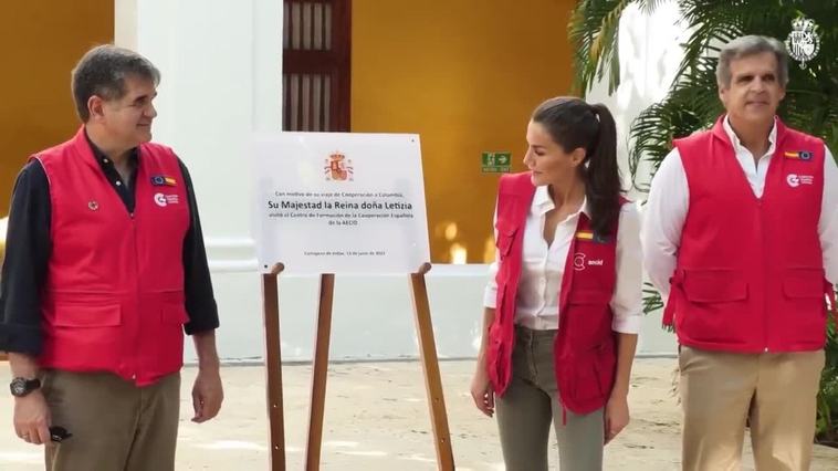 La Reina Letizia profundiza en la labor de Cooperación Española en Colombia