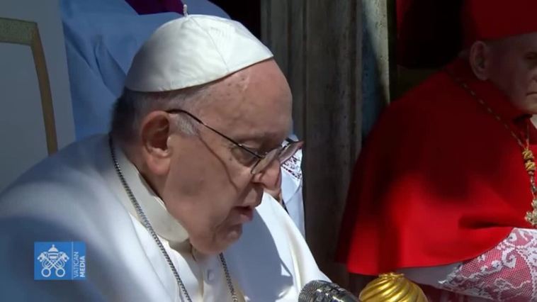 El Papa sale del hospital tras diez días ingresado por una operación de hernia abdominal