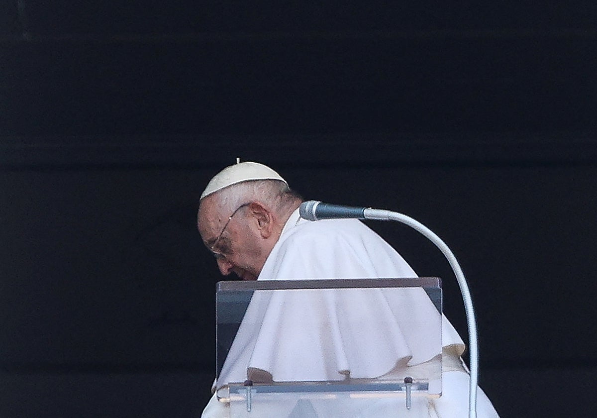 El Papa Francisco durante el ángelus tras su última operación