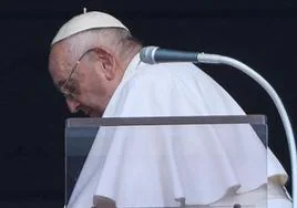 El Papa Francisco se emociona en su primer discurso público tras la operación
