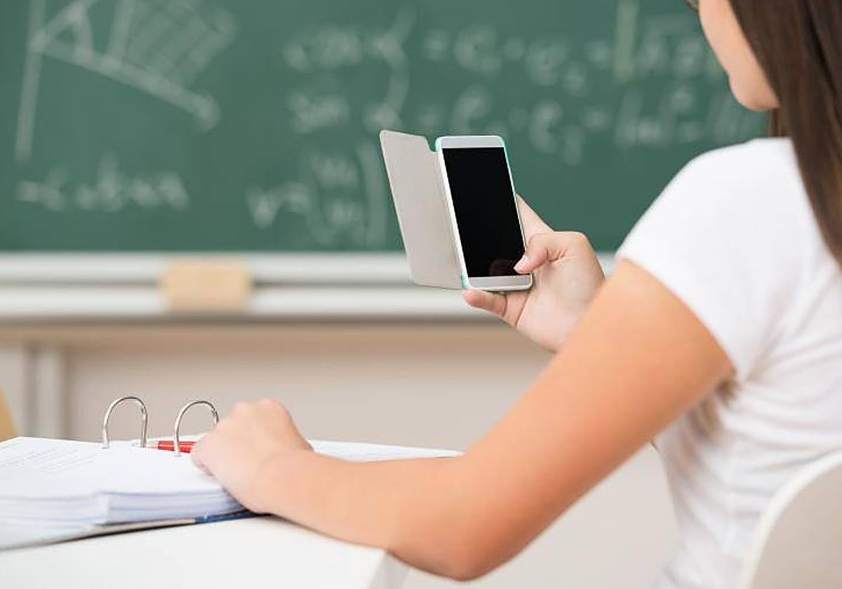 Encuesta: ¿A qué edad deben tener los niños su primer móvil?