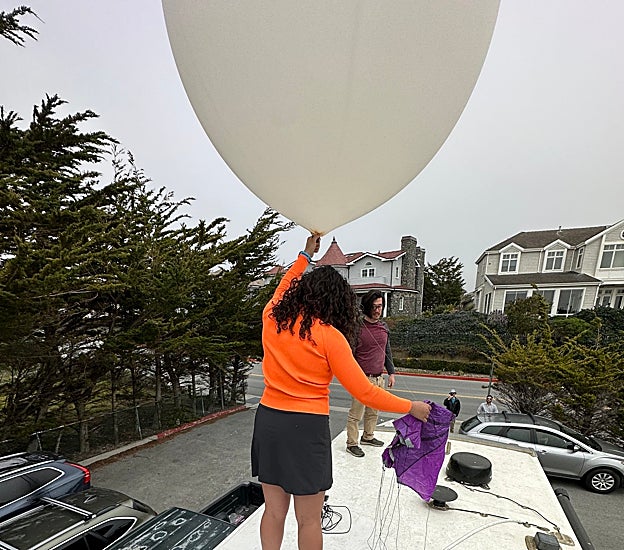 Globo lanzado por 'Make Sunsets'