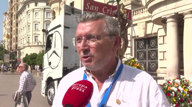 Los transportistas celebran San Cristóbal por las calles de València