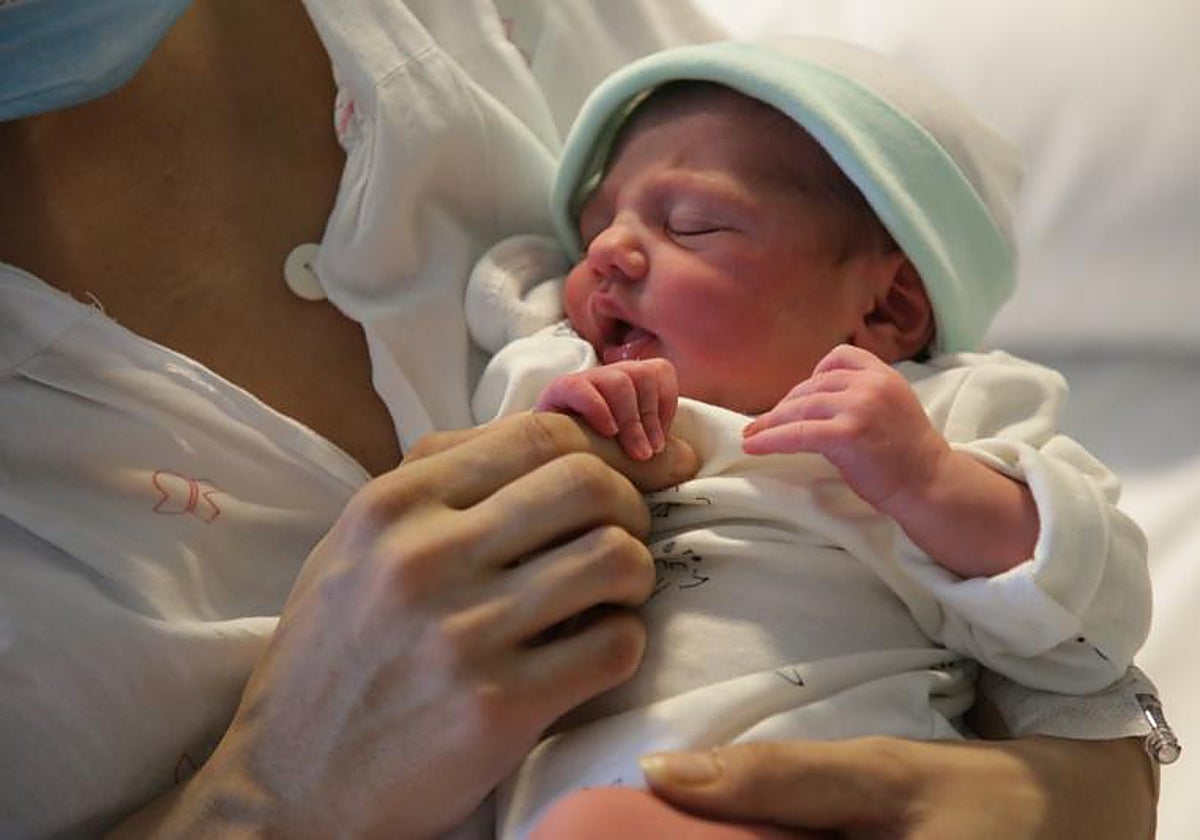 Bebé recién nacido en un hospital de Zamora