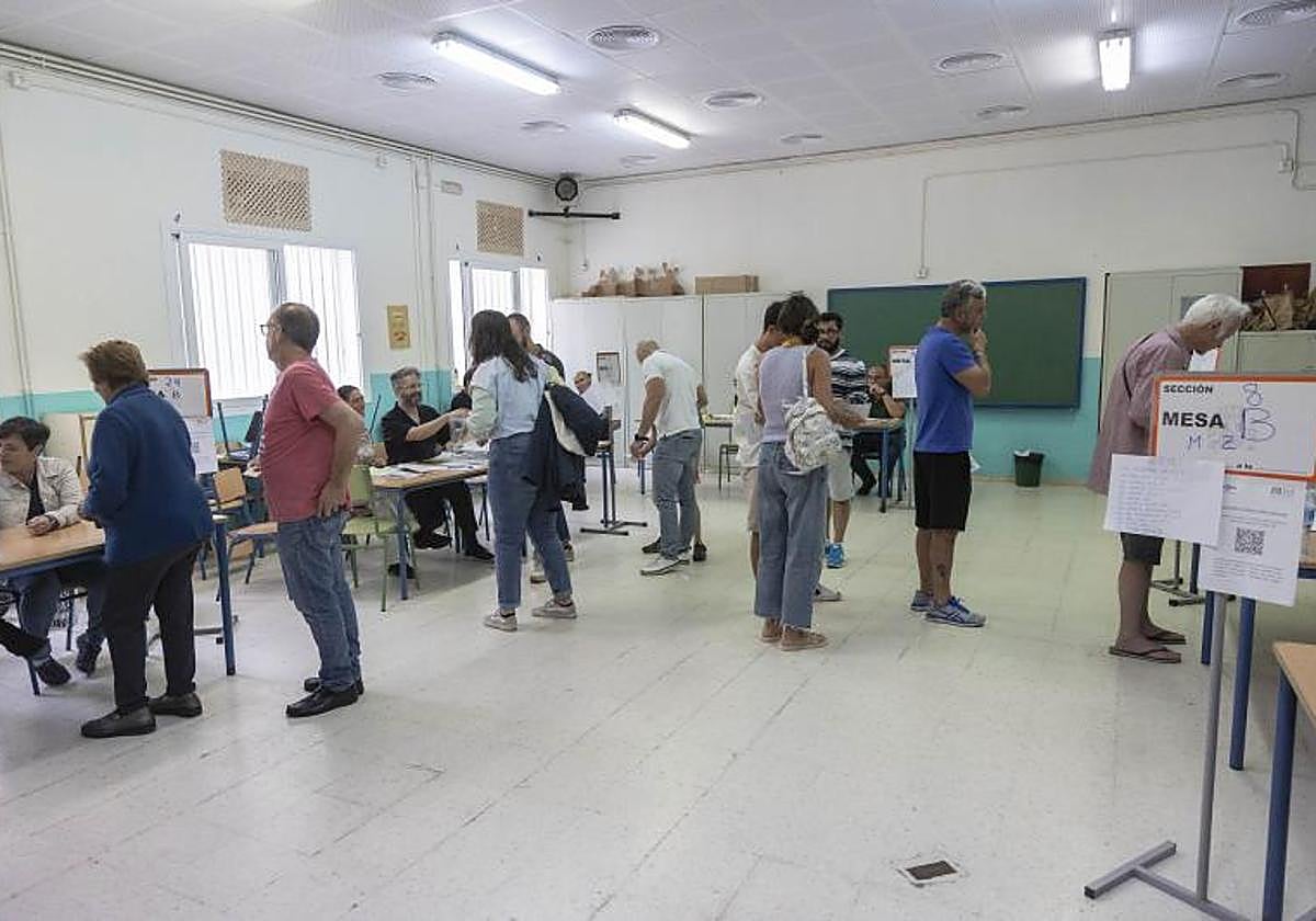 Imagen de archivo de un colegio electoral en las pasadas elecciones del 28M