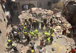 Al menos nueve muertos, entre ellos un niño de 4 años, por el derrumbe de un edificio en Egipto