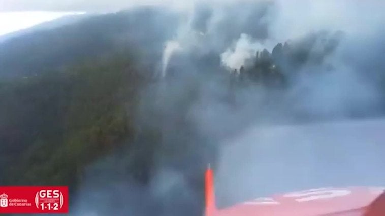 El incendio de La Palma sigue activo y la evolución es favorable en los flancos norte y sur