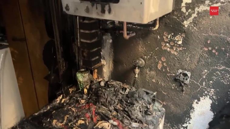 Tres personas intoxicadas leves por humo en un incendio originado en una vivienda de Coslada