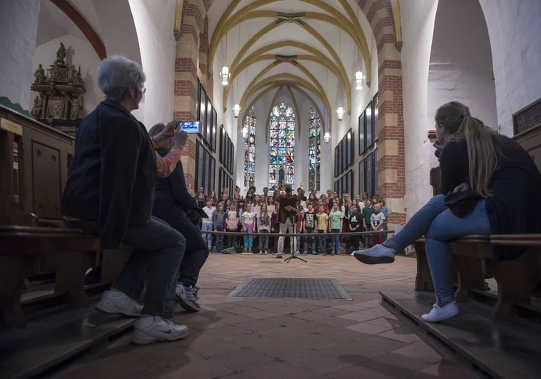 Mujeres en una iglesia de Alemania