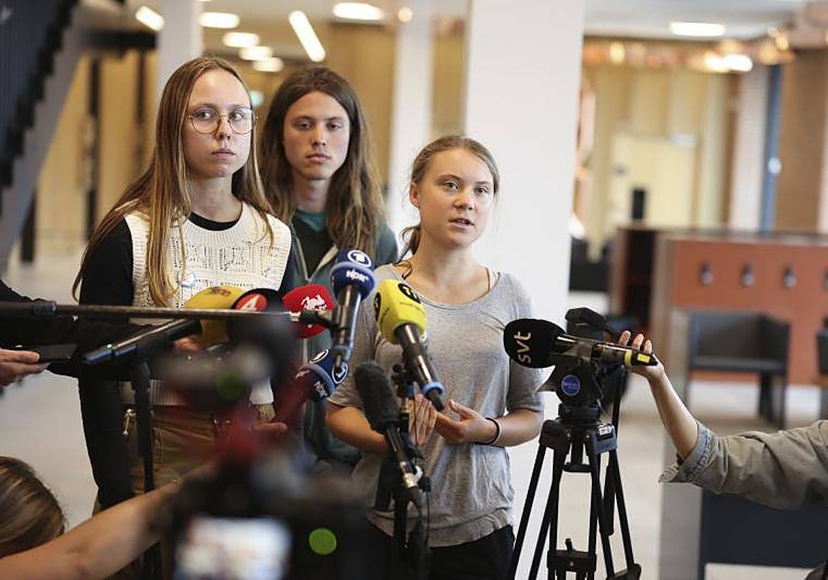 Greta Thunberg esta mañana, a la espera de ser juzgada por desobediencia