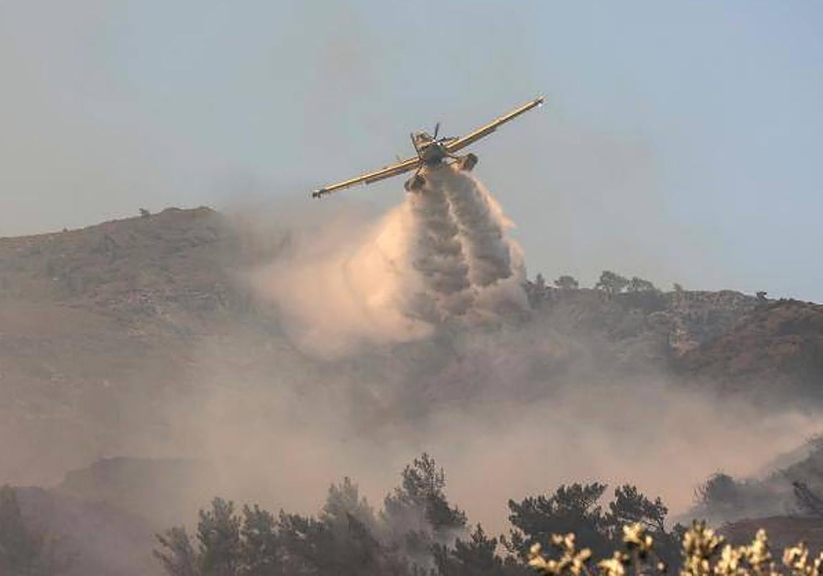 Un avión de extinción de incendios en Grecia