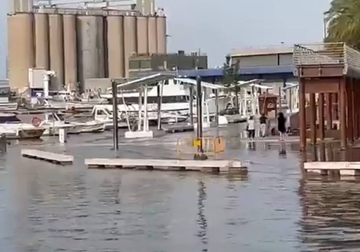 El puerto de Tarragona afectado por un 'meteotsunami'
