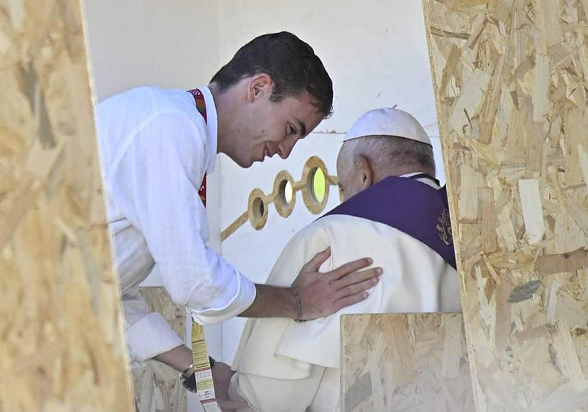 El joven español se despide de Su Santidad en el Parque del Perdón de Lisboa