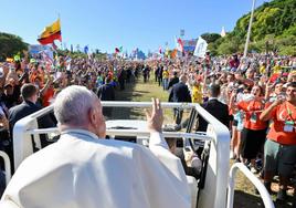 El Papa participa en un viacrucis sobre los dramas juveniles: soledad, rupturas familiares y falta de oportunidades
