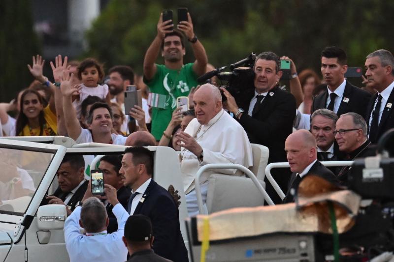 El Papa Francisco, a su llegada al Parque Tejo para la celebración de la Vigilia de la JMJ 2023.