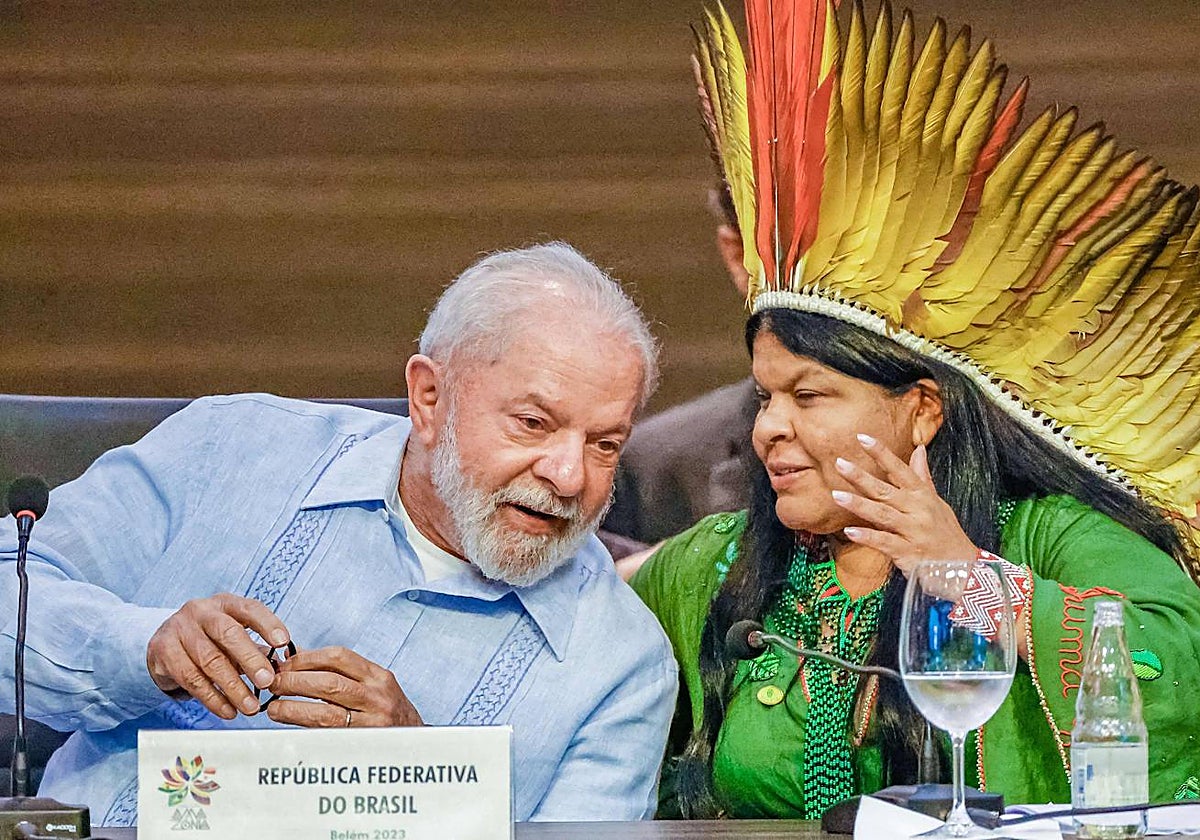 El Presidente Lula da Silva y su Ministra de Pueblos Indígenas, Sonia Guajajara, durante la reunión de la OTCA
